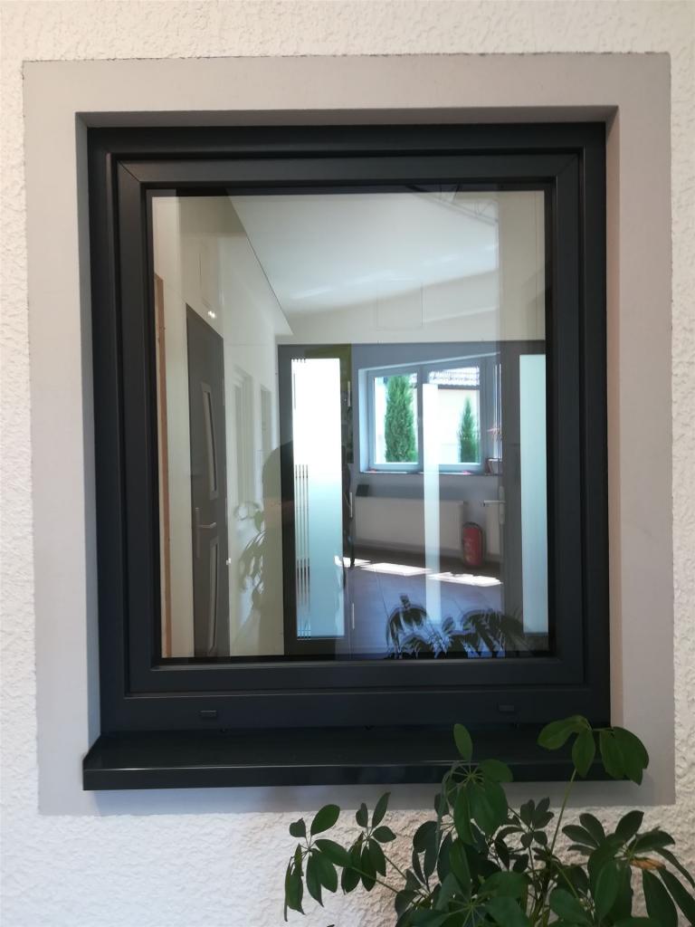 Fenster Von Aussen Beschlagen minimalistisches Interieur