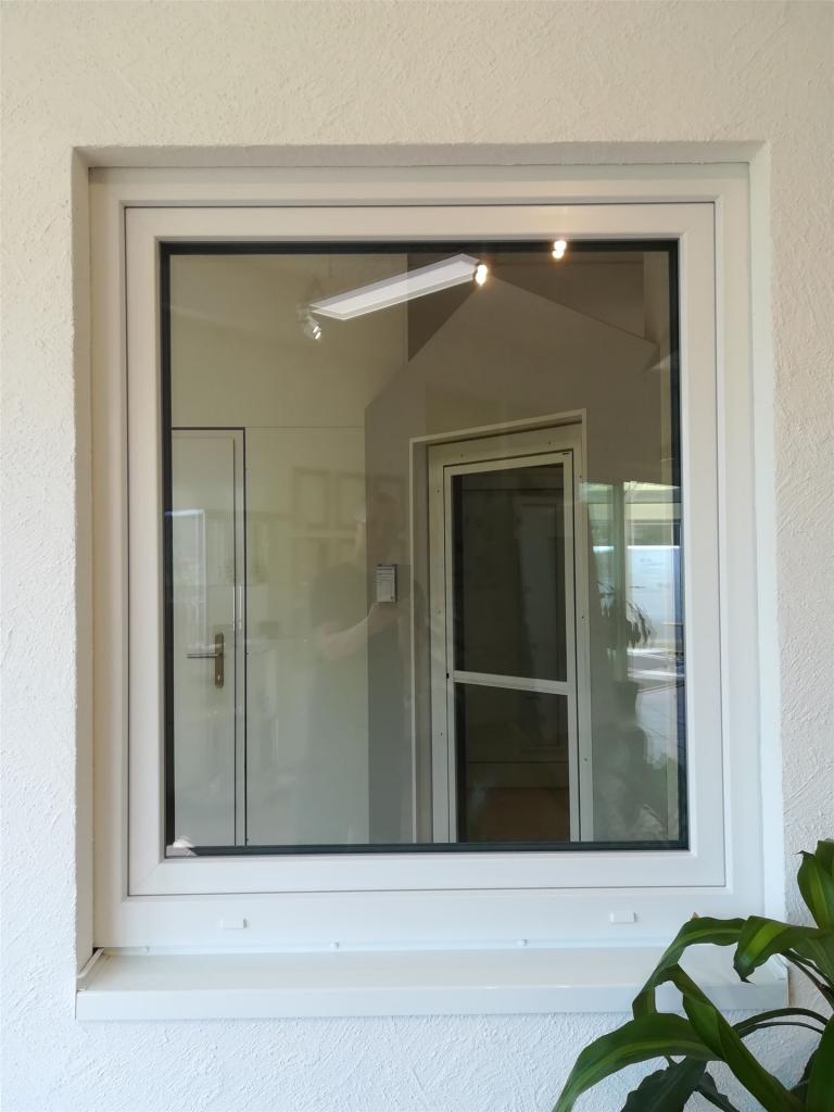 Fenster Von Aussen Beschlagen minimalistisches Interieur